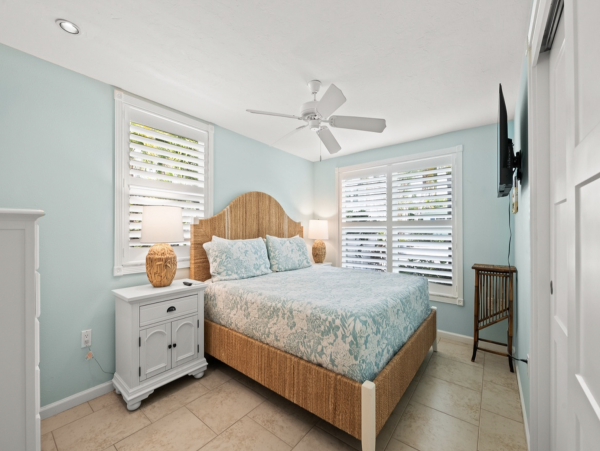 Holmes Beach Vacation Home with Pool 4 houses to beach